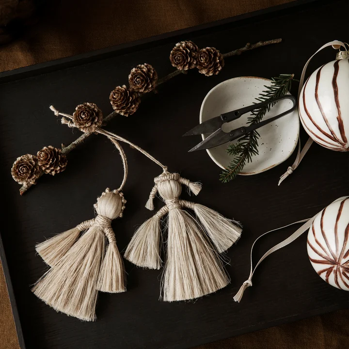 Jute hanger engel en Lines kerstboom ballen van Ferm Living