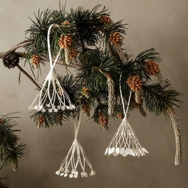 Kwastjes papieren kerst labels door Ferm Living