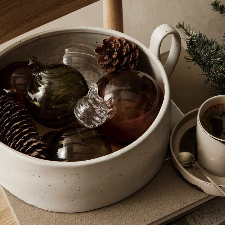 Twirl Kerstboom ballen en Flow fruitschaal van Ferm Living