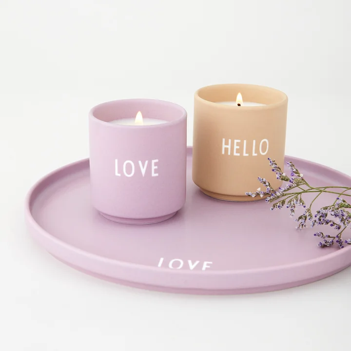 Geurkaars klein van Design Letters in Hello / beige - Love / lavendel