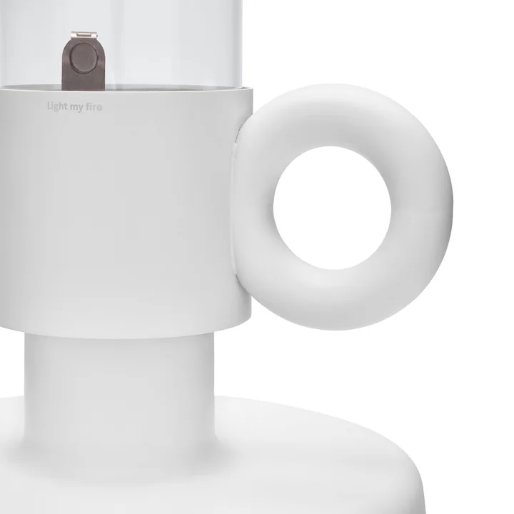 Flamtastique Olielamp voor buiten van Fatboy in de kleurenwoestijn