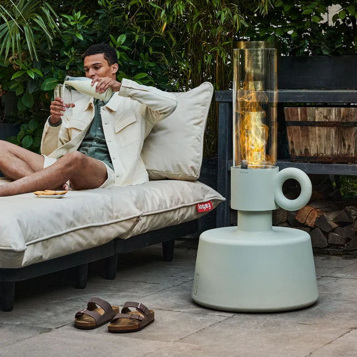 Flamtastique Olielamp voor buiten van Fatboy in de kleurenwoestijn