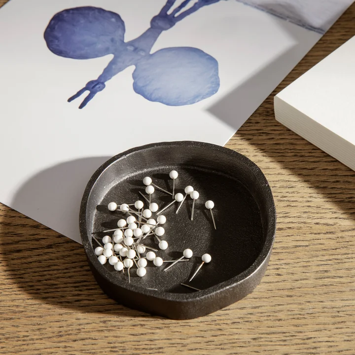 Yama Planchet rond van Ferm Living in de kleur zwart