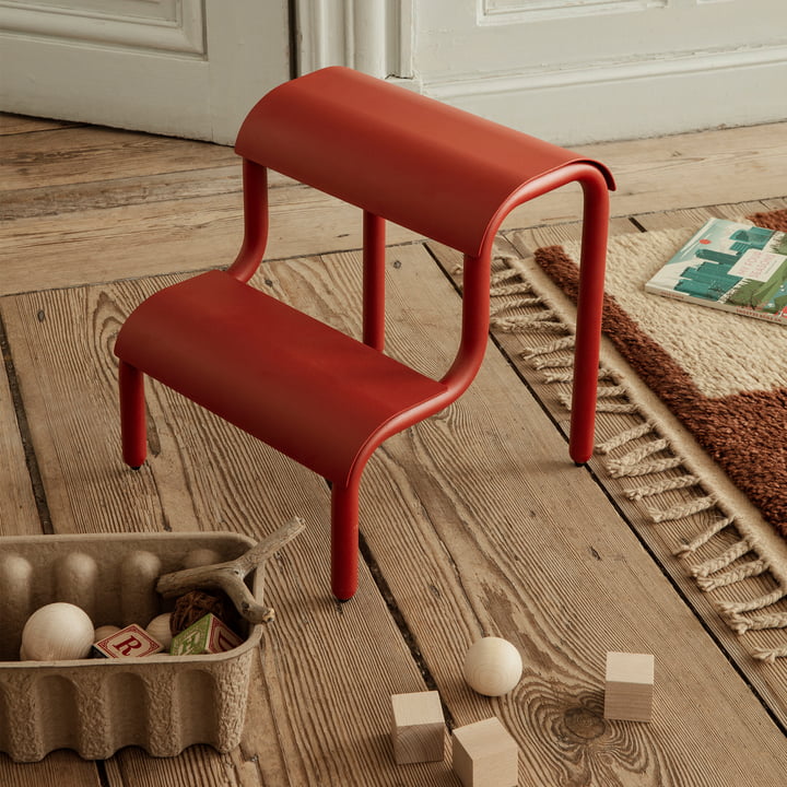 Up Step Multifunctionele kruk van ferm Living in de kleur poppy red