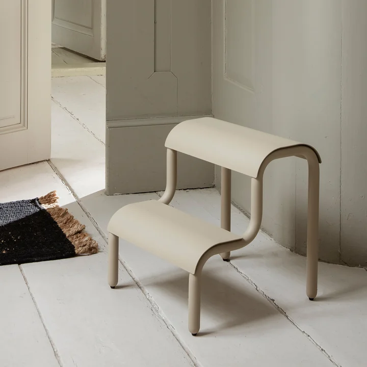 Up Step Multifunctionele kruk van Ferm Living in de kleur cashmere