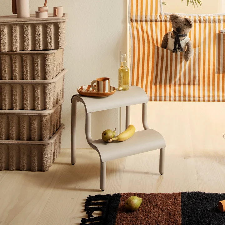 Up Step Multifunctionele kruk van Ferm Living in de uitvoering cashmere