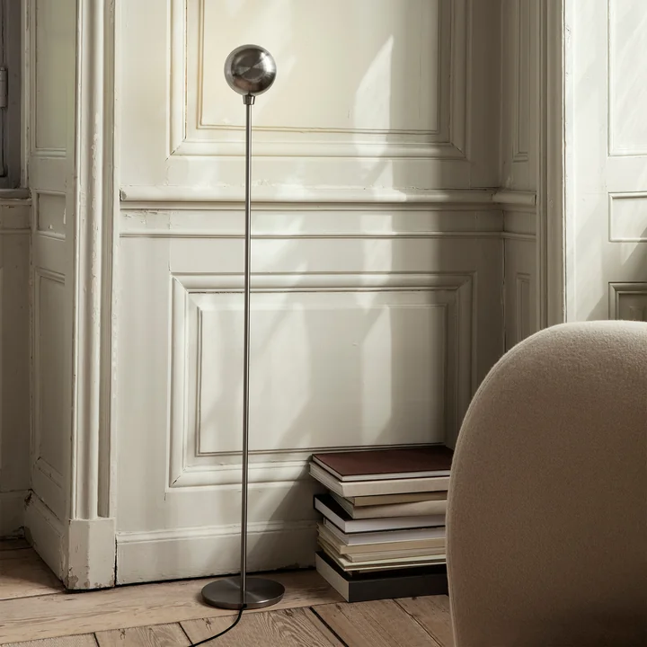 Tiny Staande lamp van Ferm Living in de nikkel afwerking
