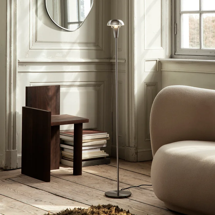 Tiny Staande lamp van Ferm Living in de nikkel afwerking