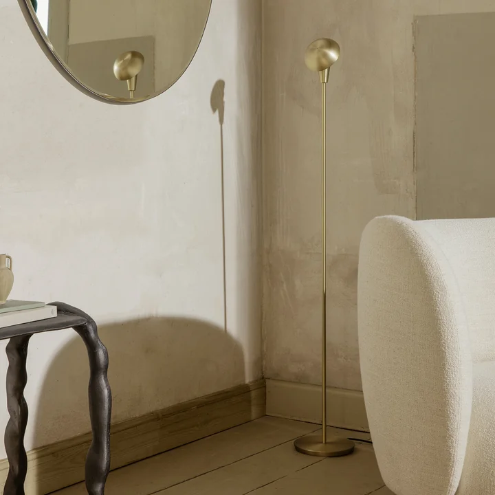 Tiny Vloerlamp van Ferm Living in de versie messing