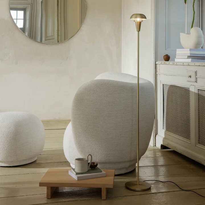 Tiny vloerlamp van Ferm Living in de messing versie