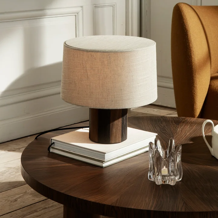 Post Tafellampvoet van Ferm Living in de uitvoering Lines, gerookt eiken / zwart