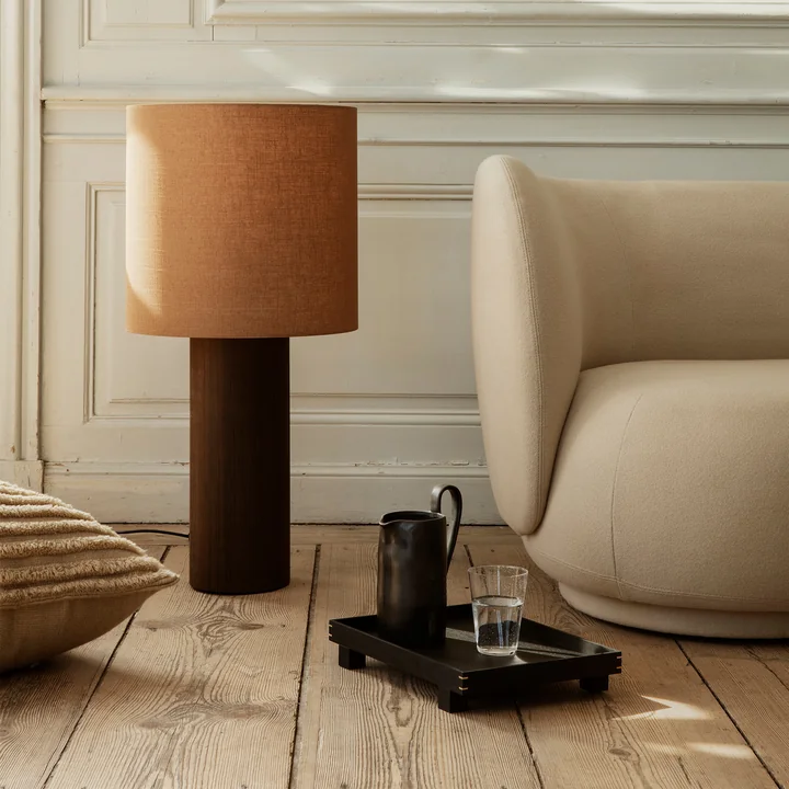 Post Staande vloerlamp van Ferm Living in de uitvoering Solid, gerookt eiken