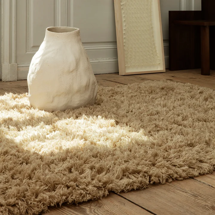 Meadow Hoogpolig tapijt van Ferm Living in de kleur light sand