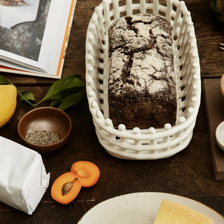 Keramische mand ovaal van Ferm Living in de kleur off-white