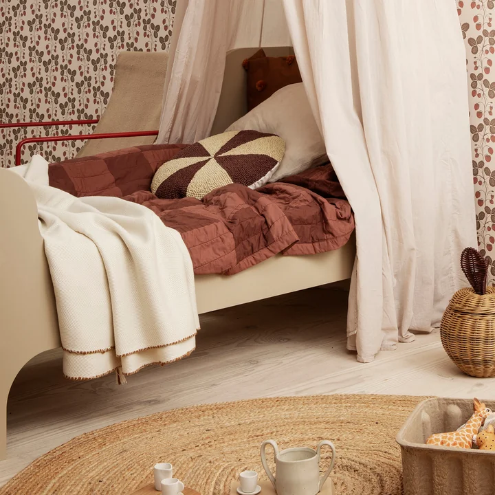 Arch kussen van Ferm Living in de baksteenrode / gebroken witte versie