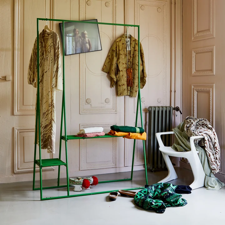 Kapstok met kleerhangers en kapstokhaken van HKliving in de kleur fern green