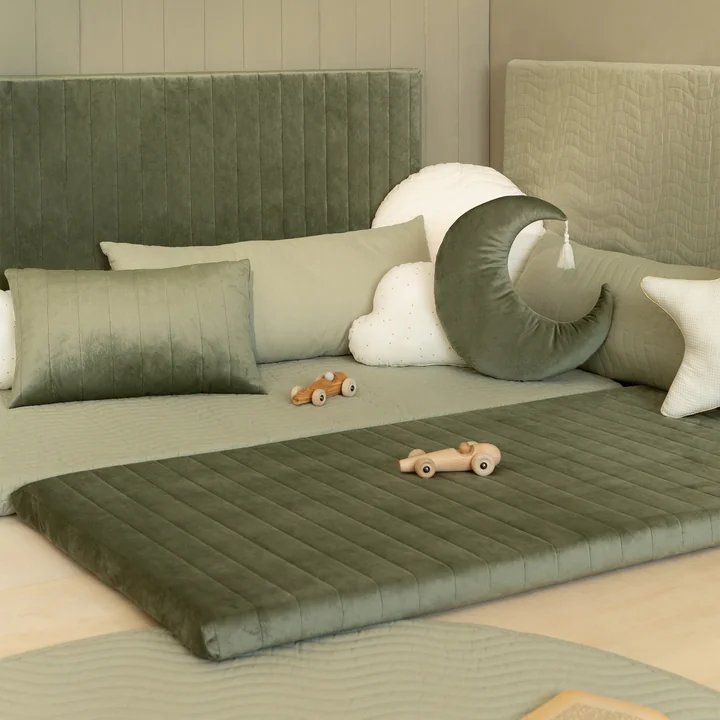 Zanzibar Speelmatras van Nobodinoz in de kleur olijfgroen