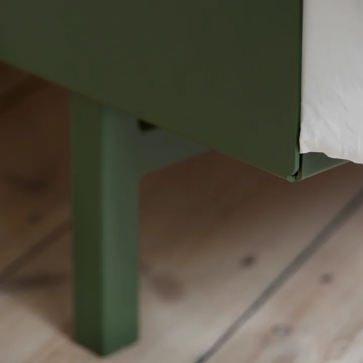 Bed van Moebe in pine green