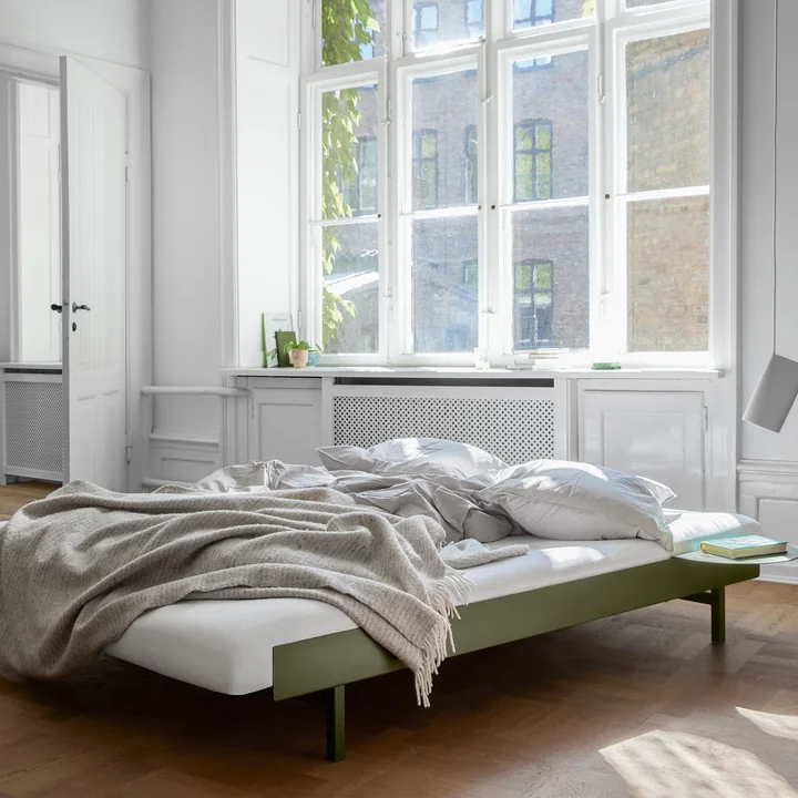Bed van Moebe in pine green