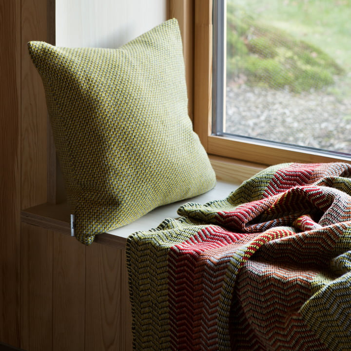 Fri Kussen 60 x 60 cm van Røros Tweed in summer red