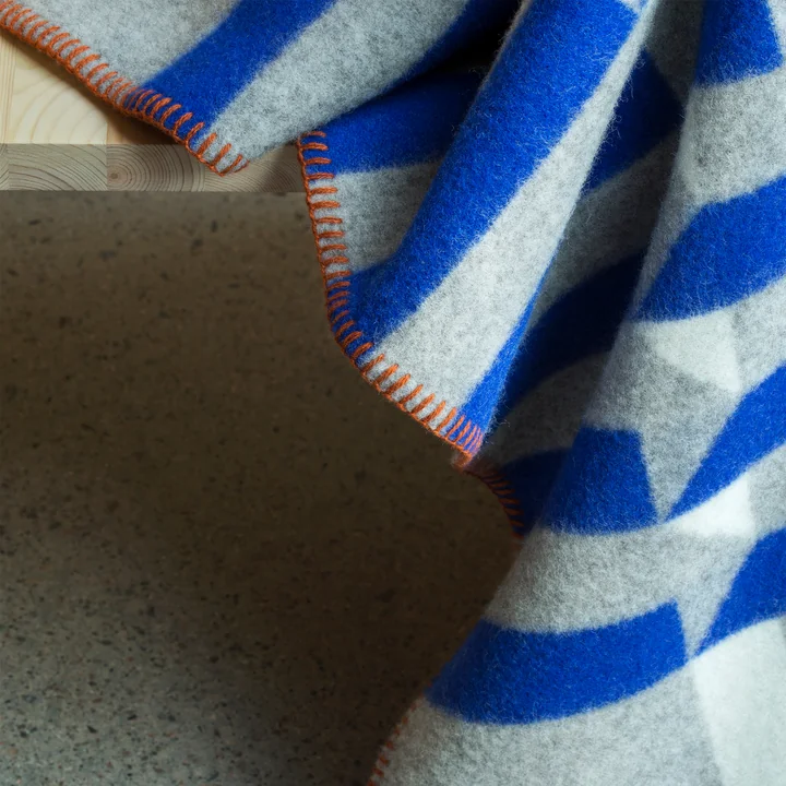 Kvam Wollen deken 200 x 135 cm van Røros Tweed in blauw