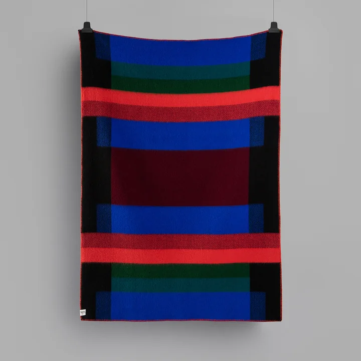 Mikkel Deken 200 x 135 cm van Røros Tweed in donker