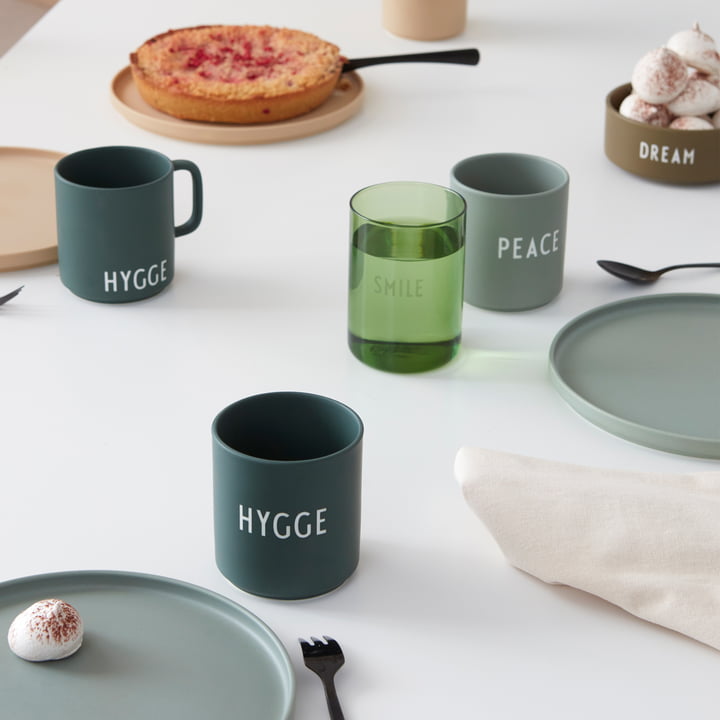 AJ Favourite Hygge Porseleinen mok, in donkergroen van Design Letters