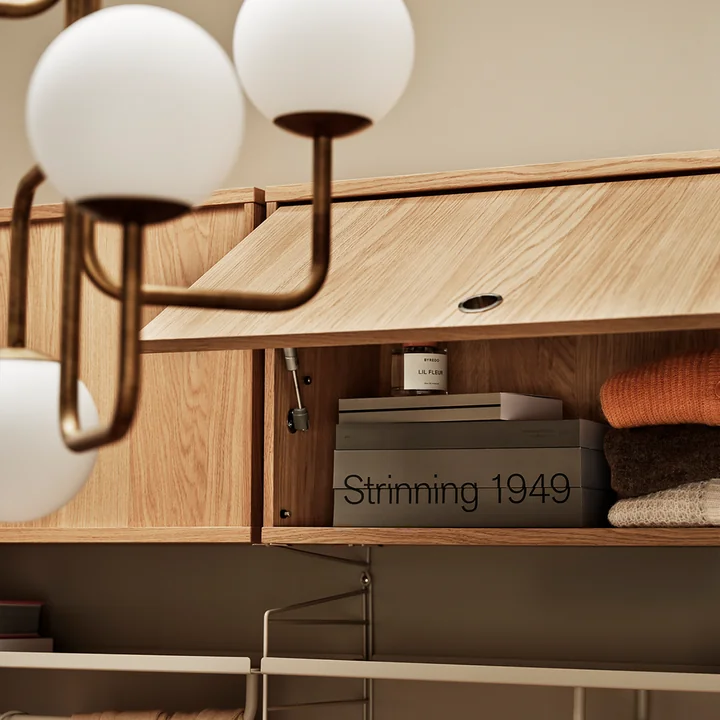 Kast met draaideur van String