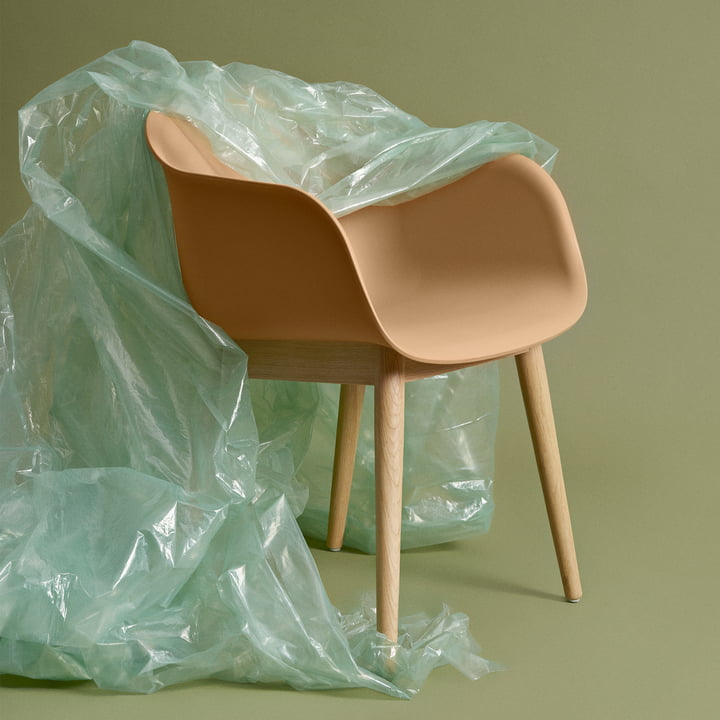 Fiber Chair Wood Base van Muuto