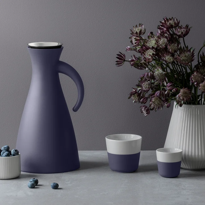 Espressomok en de Caffe Lungo mok van Eva Solo in de kleur violetblauw