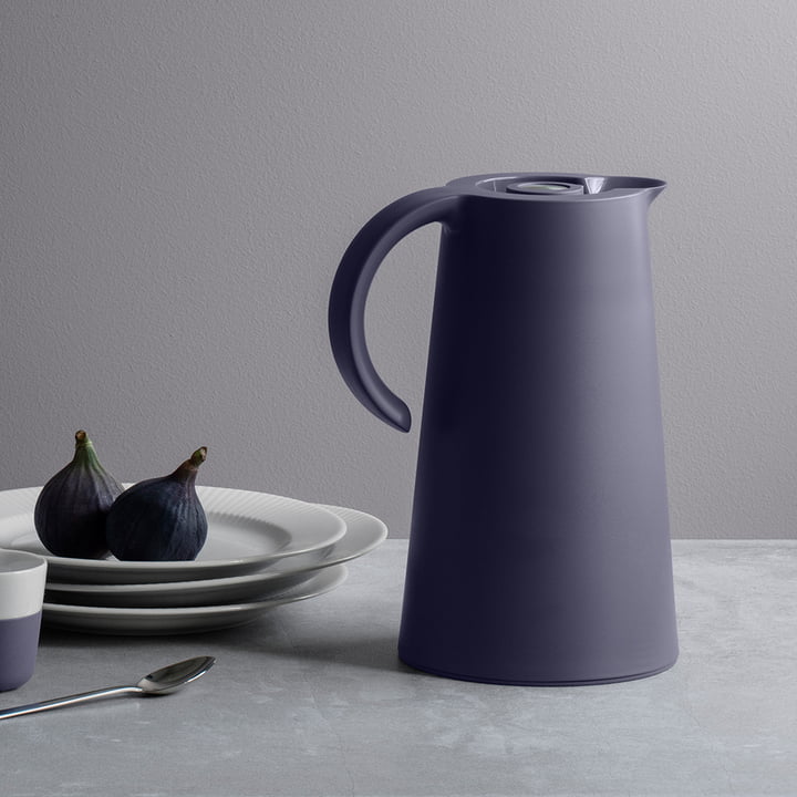 Rise Vacuum jug 1 l van Eva Solo in de kleur violet blauw