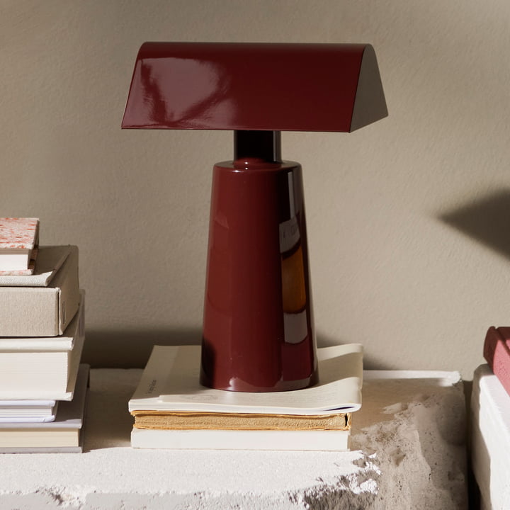 Caret MF1 Batterij lamp, donker bordeaux van & Tradition