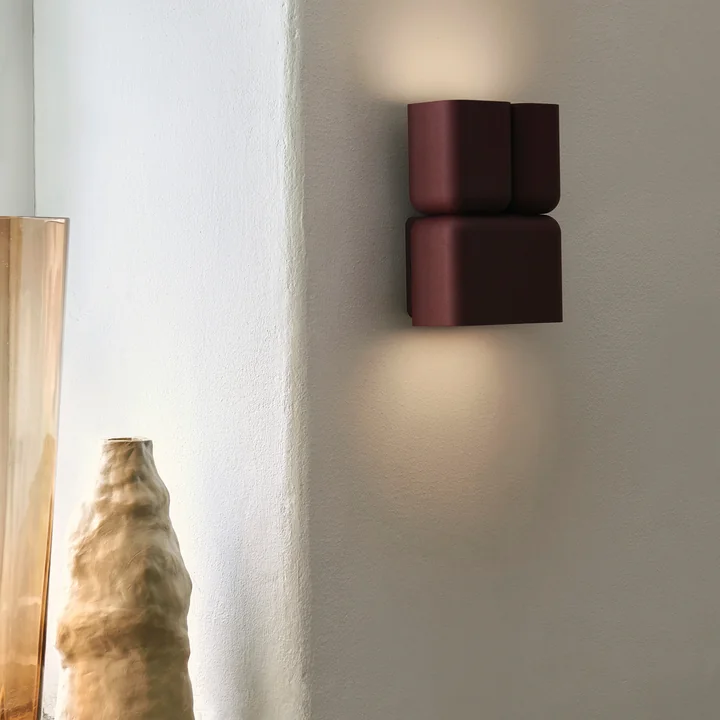 Tabata LN10 Wandlamp, donker bordeaux van & Tradition