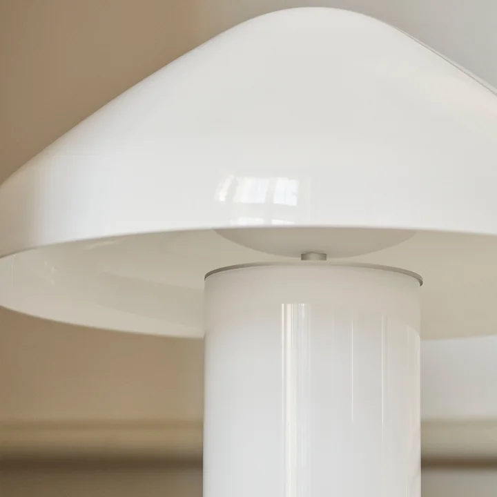 Pao glazen tafellamp van HAY in de kleur wit