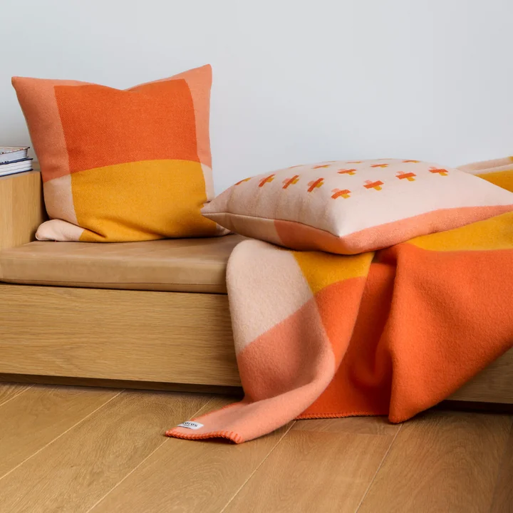 Syndin Wollen deken, 135 x 200 cm, oranje " cloudberry " van Røros Tweed