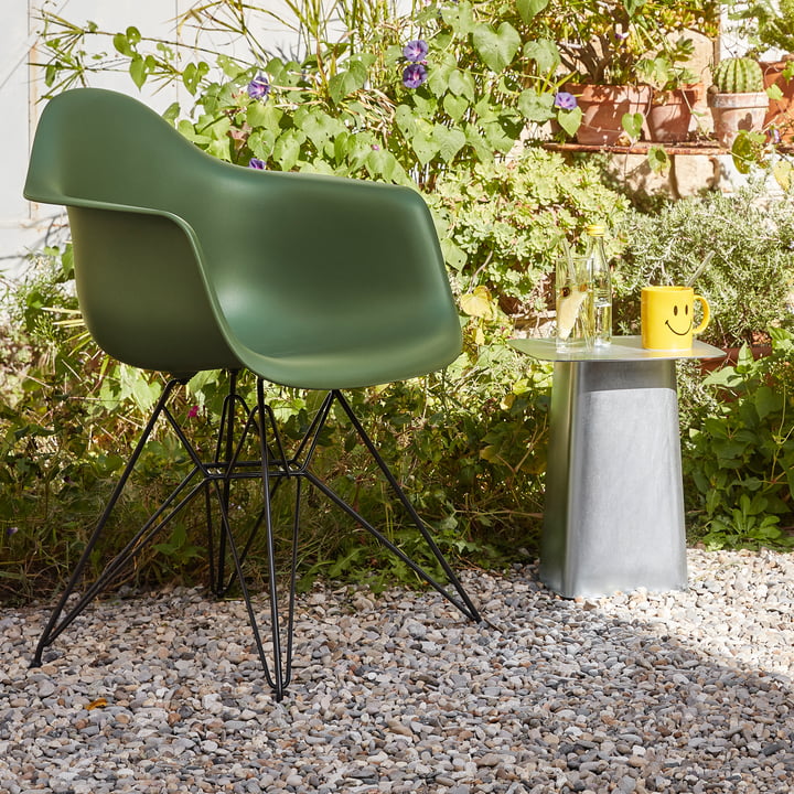 Metal Side Table Outdoor , gegalvaniseerd van Vitra