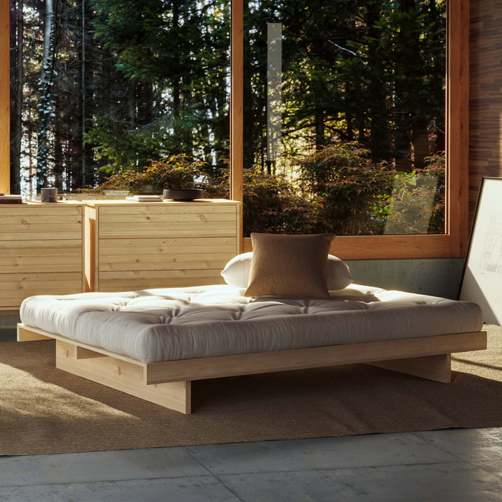 Kanso Bed, natuurlijk grenen van Karup Design