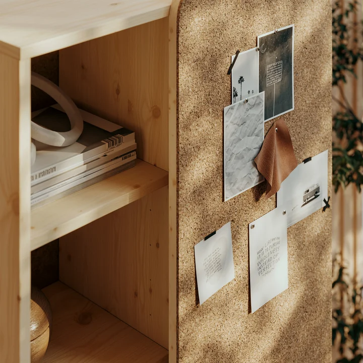 Slide Kast, met prikbord, blank gelakt grenen van Karup Design