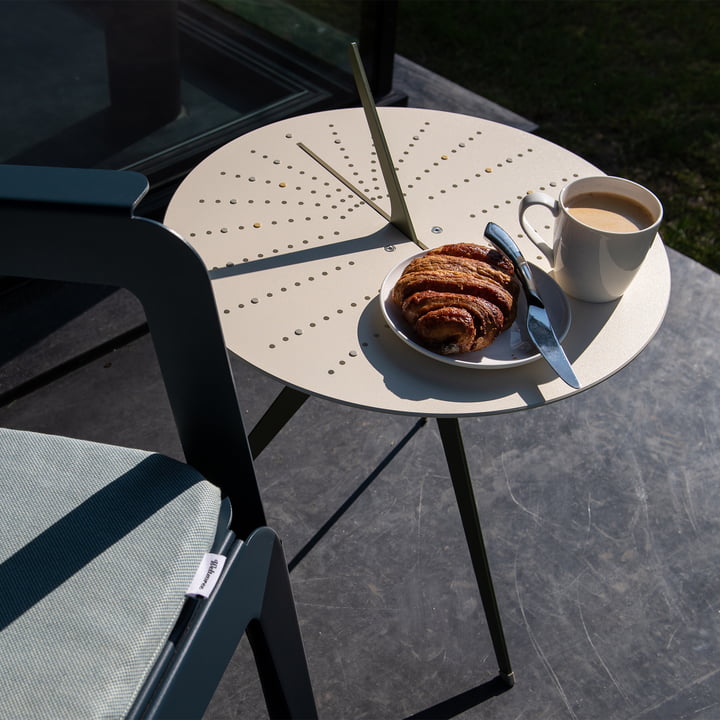 Sundial Bijzettafeltje van Weltevree in de kleur roodgroen