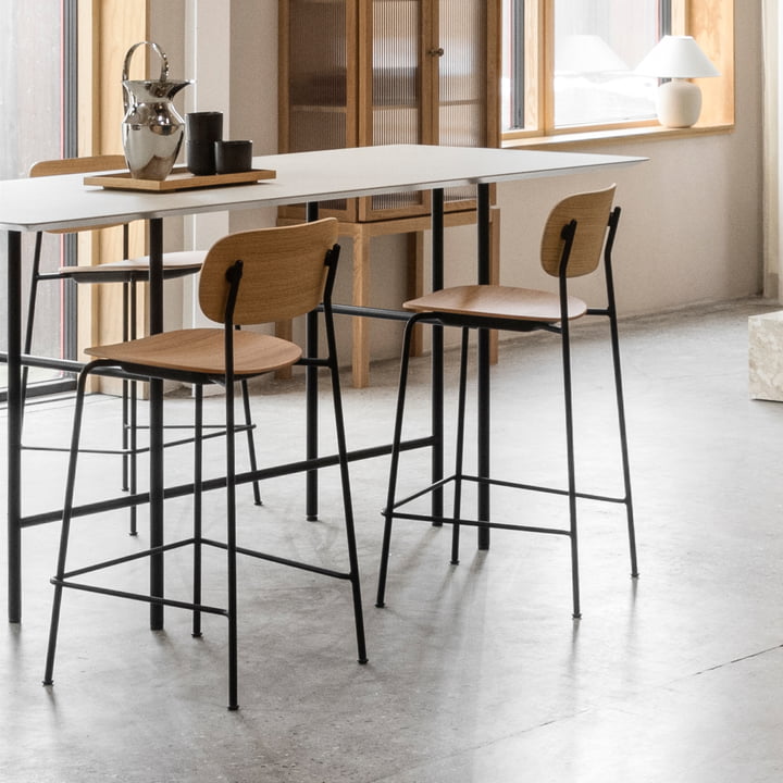 Co Counter Chair van Audo in eiken natuur met zwart stalen frame