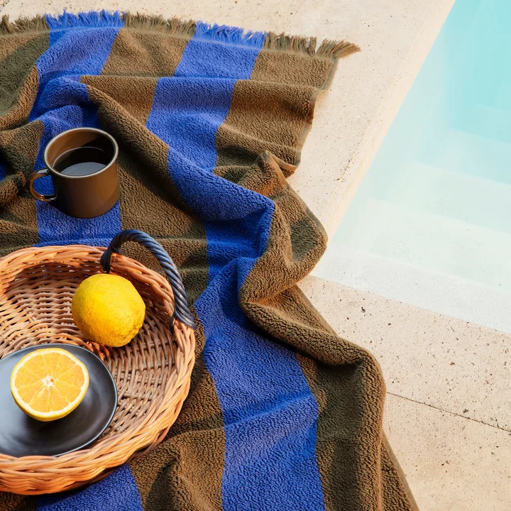 Alee Badhanddoek, olijf / helder blauw van Ferm Living