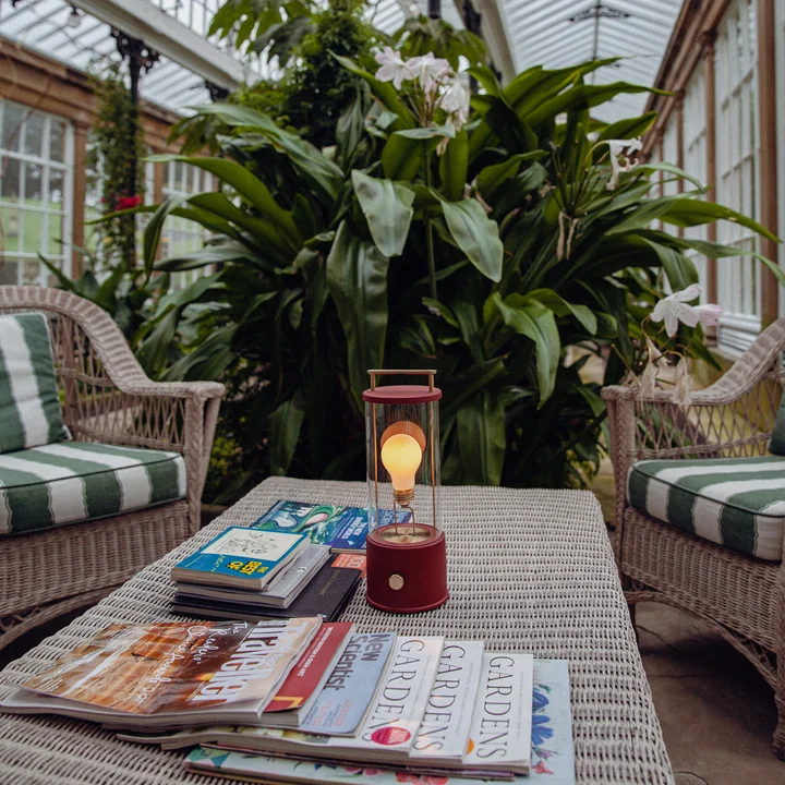 The Muse Oplaadbare LED tafellamp, pomona red van Tala