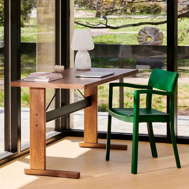 Pastis fauteuil, Apollo tafellamp van HAY