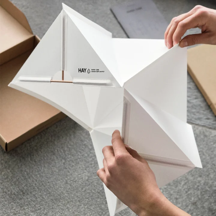 Paper Cube Papieren Tafellamp van HAY