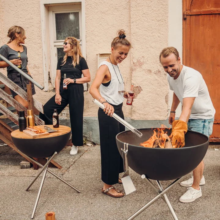 Schaal 70 Vuurschaal met driepoot van höfats