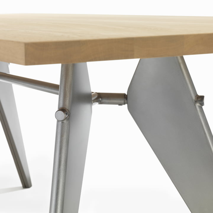 EM Table Eettafel van Vitra in de uitvoering naturel eik / Prouvé Métal Brut