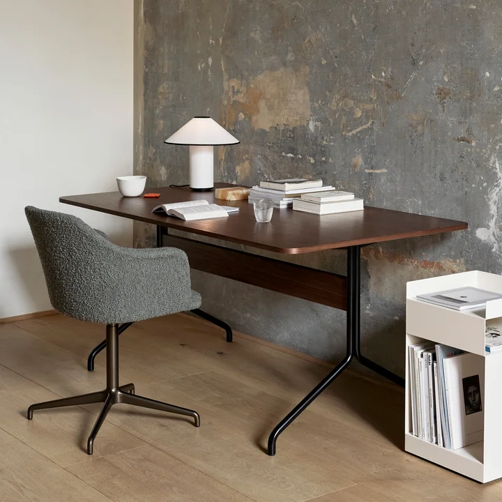 Pavilion Dining Eettafel, walnoot gelakt / zwart onderstel van & Tradition