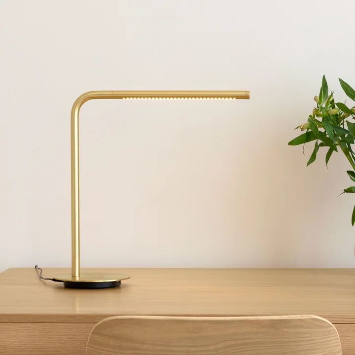 Omni LED tafellamp, messing van Umage