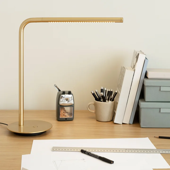 Omni LED tafellamp, messing van Umage