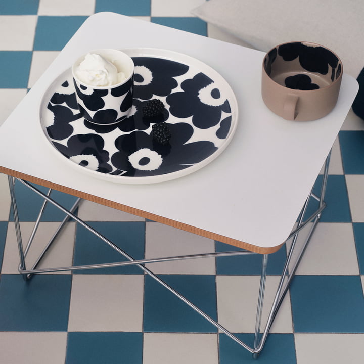 Oiva Unikko Bord, Ø 25 cm, wit/donkerblauw van Marimekko